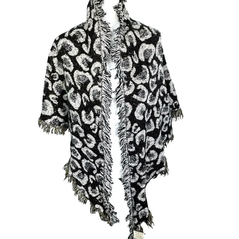 ALTAR'D STATE NWT Women’s Leopard Print Reversible Knit Shawl Wrap Scarf Tassels